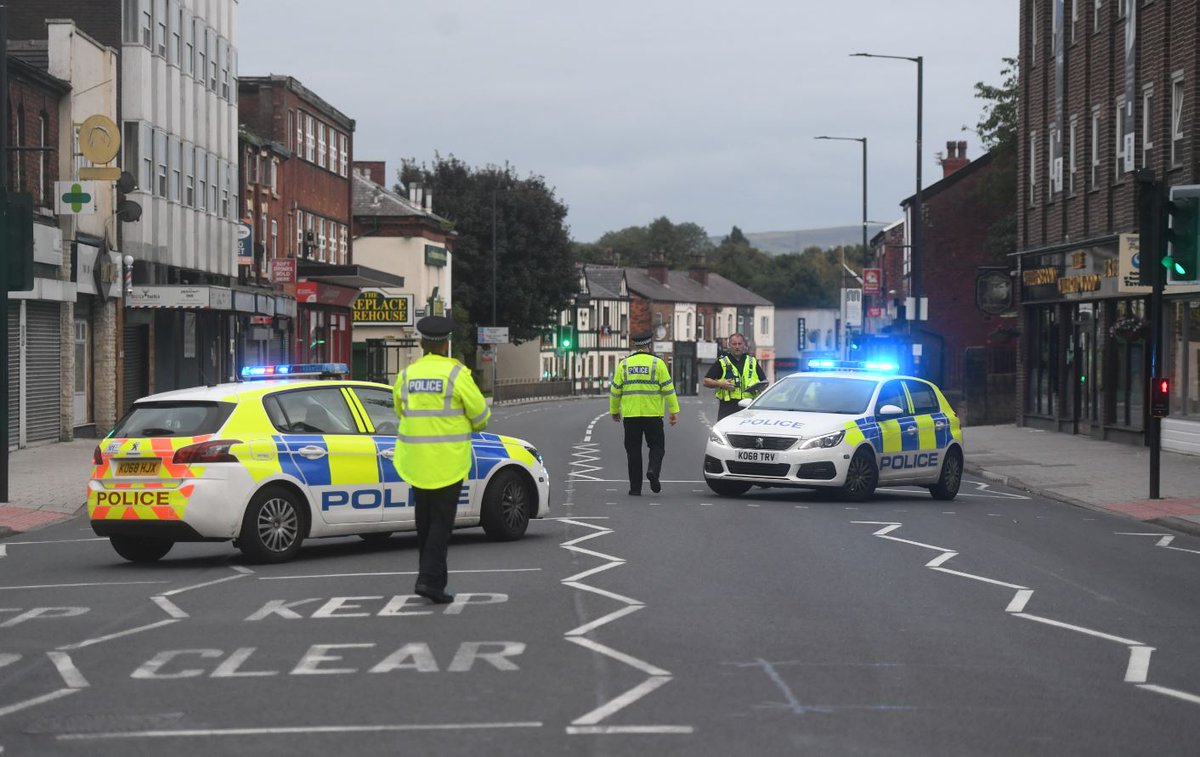 MENnewsdesk's tweet image. 'Suspicious item' found in Stockport... hundreds of people have been evacuated and a huge police cordon is in place - LIVE UPDATES manchestereveningnews.co.uk/news/greater-m…