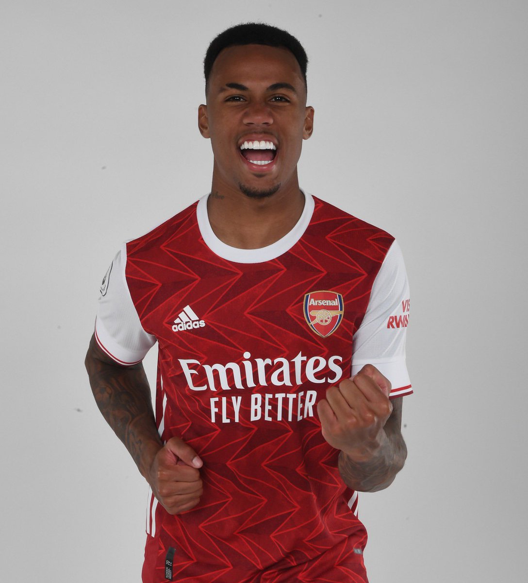 biel_m04's tweet photo. Ready and motivated to take the field with this shirt. #comeongunners ⚪️🔴 https://t.co/VpwrZXmlPf