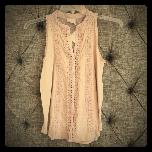 ForeverJaded93's tweet photo. So good I had to share! Check out all the items I'm loving on @Poshmarkapp from @Dogginit #poshmark #fashion #style #shopmycloset #anthropologie #adidas #mossimosupplyco: https://t.co/428GhPJmLT https://t.co/wCM4ISK20h