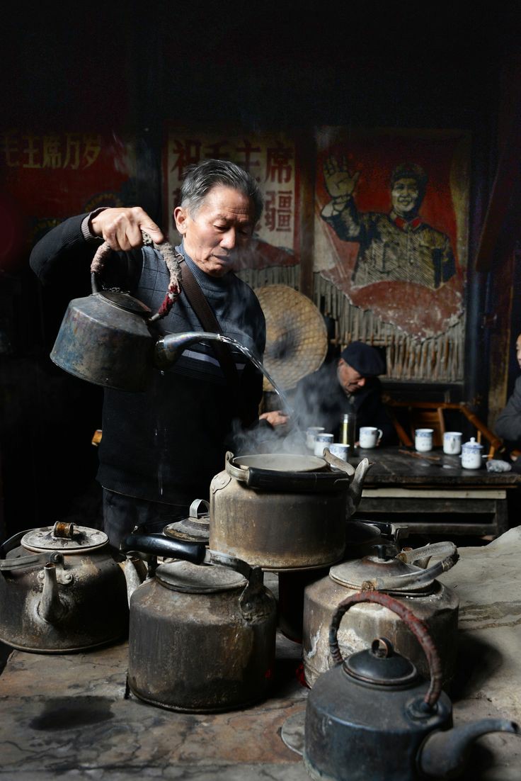 KhanZamanUsman's tweet photo. Chinese 🇨🇳 fantastic tea stalls available all across #LAC hot spots are #Anjaw #BumlaPas #Sikkim #Demchok #Fukche #PangongLake #GalwanValley #Durbuk #Chushul
#Nyoma #Hanle #Ladakh
Oolong tea, or wu long, is partly oxidized; it's aromatic with only a hint of bitterness. .☕👌 https://t.co/lvhWMR1KWh