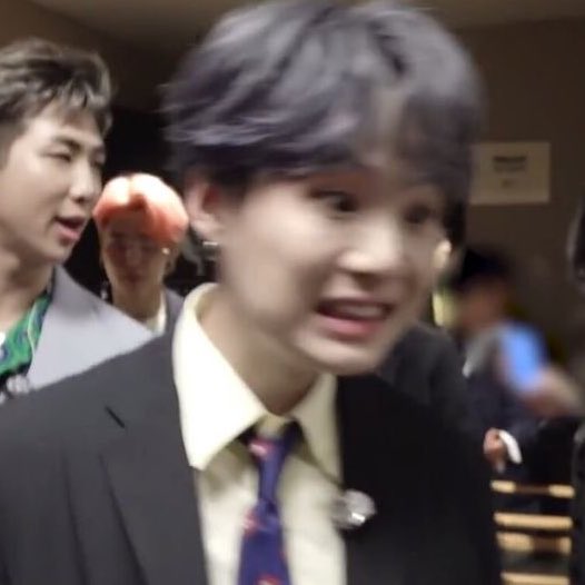 Yoongi’s endearing habits ; an endearing thread