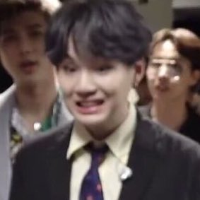 Yoongi’s endearing habits ; an endearing thread