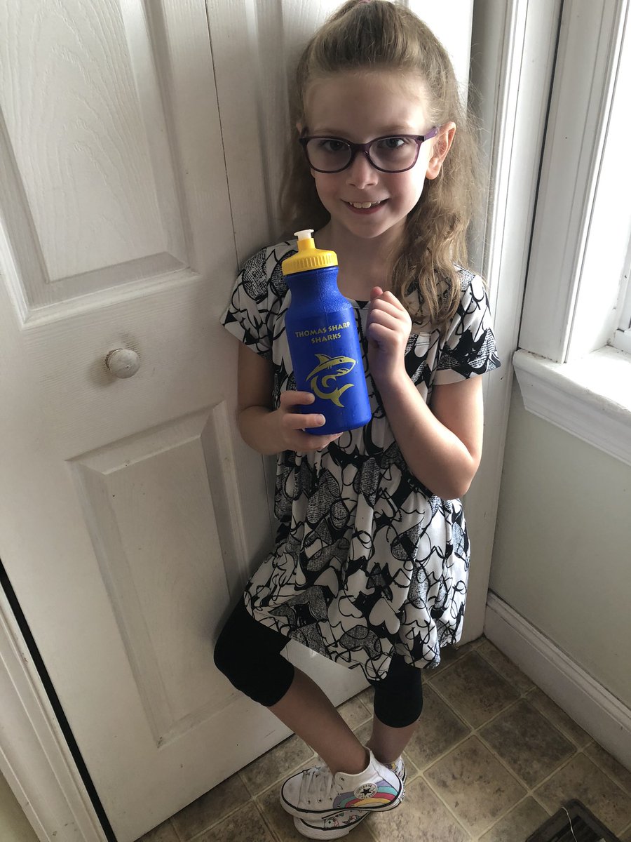 AmyKueny's tweet photo. Just met with Mrs. Olsen/2nd grade teacher and picked up her school materials! Most exciting was this snazzy water bottle brought to us by the fantastic Sharp PTA! #sharpsharks #PTA #SharpPTA #sharkattack https://t.co/neEAZcDejI