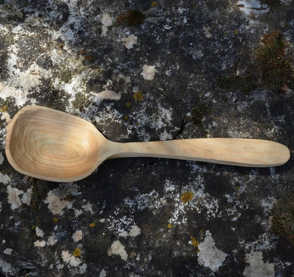 Medium sized serving spoon. Overall i'm happy how the spoon turned out exept the bowl where i made the bowl walls too thin in two spots.. :) instagr.am/p/CE9y6eUj6yv/
