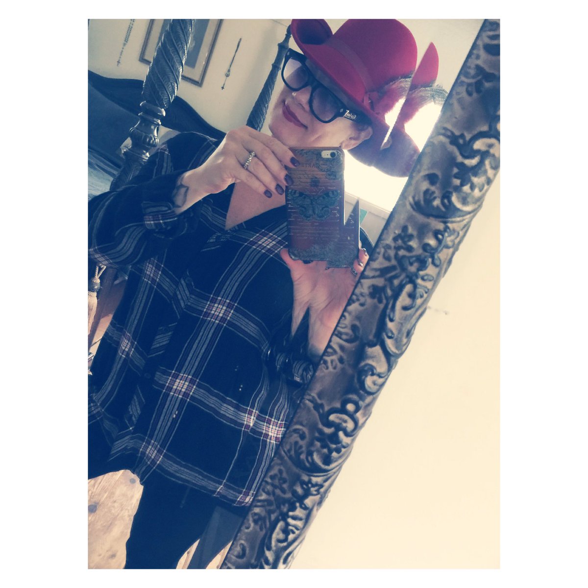 TheNiniD's tweet photo. Who is ready for flannel season 🤘✌️
🤷🏽♀️🤷🏽♀️
・・・
.
@drmartensofficial #grungestyle #jadonboots #jadonmax #jadonmaxstud #grungepost #altstyle #grungefashion #autumn #flannel #alternativegirls #lookbook #drmartens #flannelseason https://t.co/AVutBOg5x0
