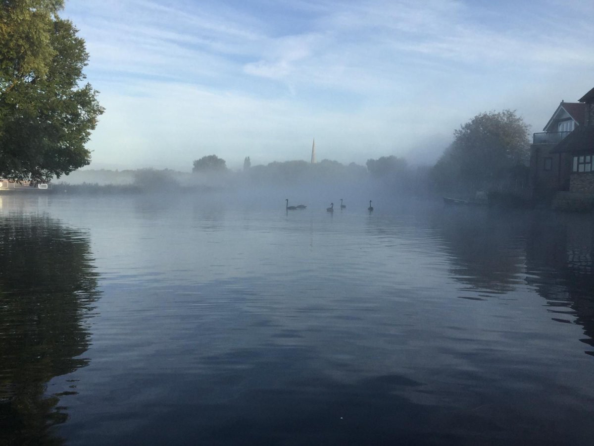 Ang_WaterwaysEA's tweet photo. Some atmospheric &amp; early morning photos on the #RiverGreatOuse, an @EnvAgencyAnglia #navigation &amp; #waterway.  These were taken by our #WaterwaysWorkforce out keeping the #navigation clear &amp; ensuring in river signage covered over by vegetation was cleared &amp; more readily visible. https://t.co/8RMiABHKIb