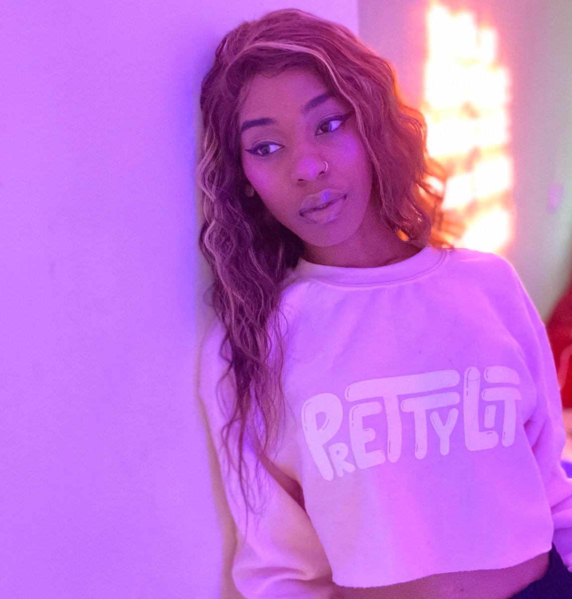 allicatttx's tweet photo. BY THE WAY HELLO EVEN THO ITS MY BIRTHDAY, IM STILL GIVIN GIFTS😤 #PRETTYLIT MERCH 20% OFF IF YOU USE DA CODE LIT20 🥳
https://t.co/lsFm84ZL5O 💞 https://t.co/VUDEkfcxm3
