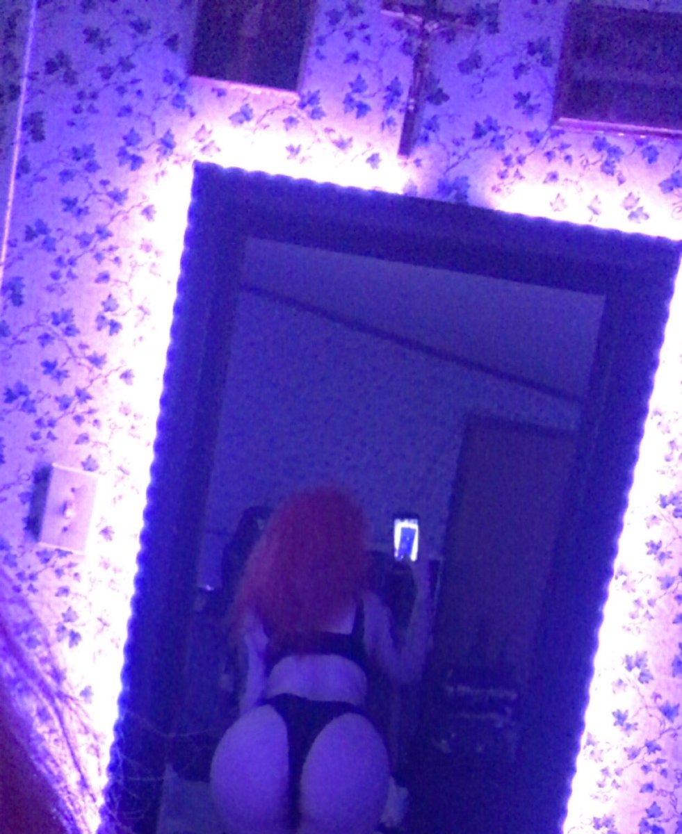 QueenRoxy21's tweet photo. #findomqueen #FortniteSeason4 #ass #spank #assclapchallenge #bustybeauty #bustywomen #bustybabes #bustywomen #boobs #tattedbabe #findom_goddess #findom #cashapp #cashcow https://t.co/Xjgp4oWPCP