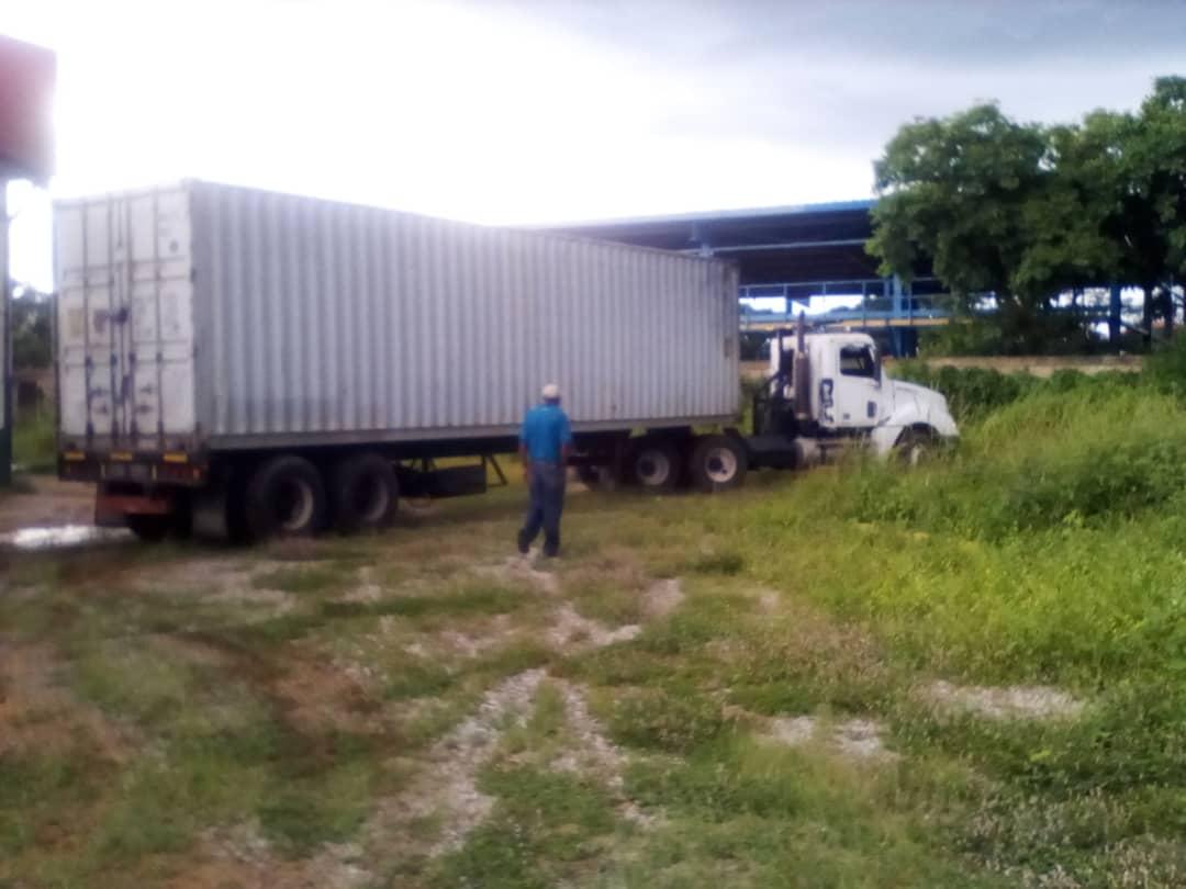 CLAPFLORE1VF's tweet photo. Gracias a Dios primeramente, a nuestro Presidente .@NicolasMaduro , .@_LaAvanzadora y al Alcalde .@HumbertoPsuv01 esta llegando los alimentos a nuestro municipio Cedeño #Monagas. Gran esfuerzo del gobierno revolucionario, producto al bloqueo q vive nuestro país. .@prensacedeno1 https://t.co/24mFK72Y0O
