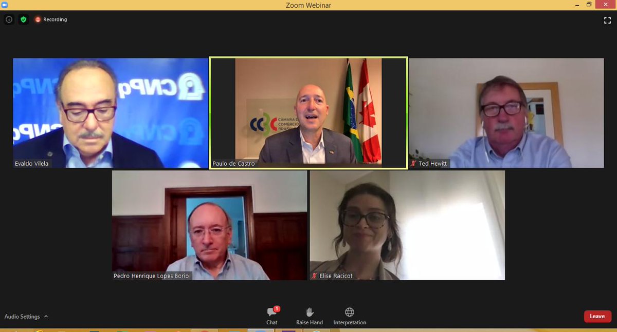 CanadanoBrasil's tweet photo. #BrazilianWeek @CCBC_BrCa Online Festival
Consul @Elise_Racicot participa do painel sobre relações #econômicas e #tecnológicas entre Canadá e Brasil com o Embaixador do Brasil no 🇨🇦 Pedro Borio, Ted Hewitt @SSHRC_CRSH, Evaldo Vilela @CNPq_Oficial et @PauloCastroReis @CCBC_BrCa https://t.co/IZXdtqp7up