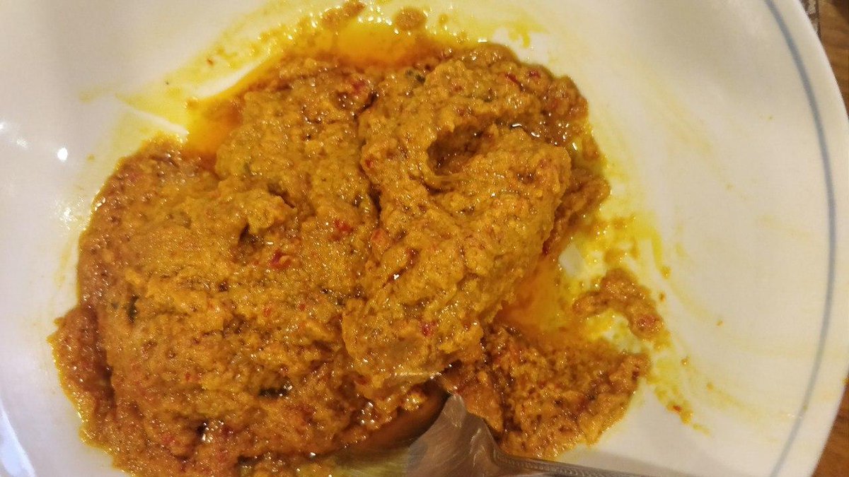 OK, enough with these know-nothings with the tastebuds of dead cockroaches trying to say something about food while punching down on Peranakan food culture by saying it's Malay food.Let's get back to the important stuff - Peranakan food pictures.I found the Curry Kapitan