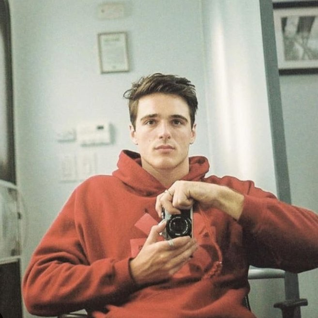 jacobelordibr's tweet photo. CONTINUAMOS ESPERANDO! 👀 Ano passado foi noticiado que Jacob Elordi estaria no elenco de "Deep Water" filme que será estrelado por Ben Affleck e Ana de Armas. O filme tem data de lançamento prevista pra novembro de 2020, mas por conta da pandemia, não temos nenhuma confirmação. https://t.co/8rFwK7z8bE