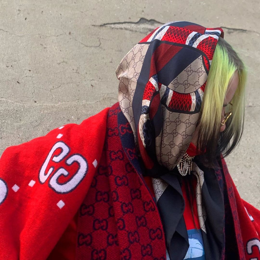 LEMBROU QUE TEM UM CELULAR!

— Billie via Instagram:

"relaxe"