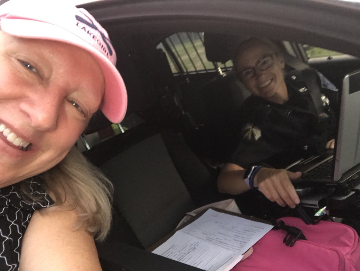 GrannyGail31's tweet photo. Look who I got to see on duty tonight - my little girl ♥️ Officer Jill asked that I say hello to everyone and to stay safe out there ♥️ ⁦@1legchad⁩ ⁦@LivePDNation⁩ ⁦@LivePdFans⁩ ⁦@HubbellTheresa⁩ ⁦@thehicklife⁩ ⁦@dementia76⁩ https://t.co/J58kOOeFn3