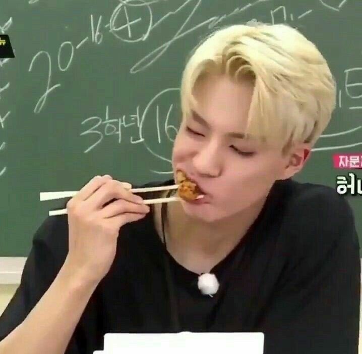 cinnamoroll nyomnyomnyom