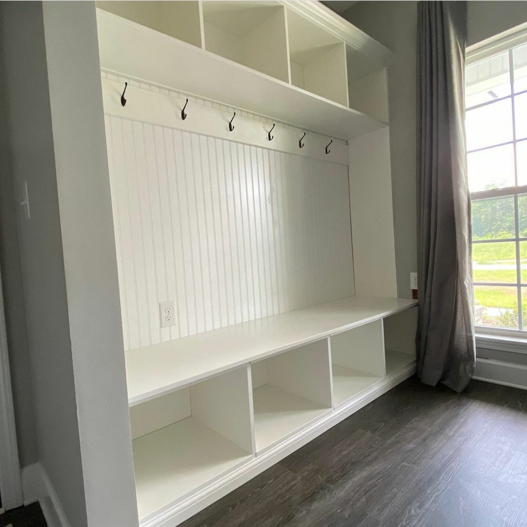 ClosetsByDesign's tweet photo. From boots to #backpacks, this #mudroom is ready to receive all the things that would normally #clutter your home. Does your #home need a space like this? #organizeyourlife #homeorganization #lovehowyoulive #closetsbydesign #customcloset #homesolutions #homedesign https://t.co/cL2vL83ewc