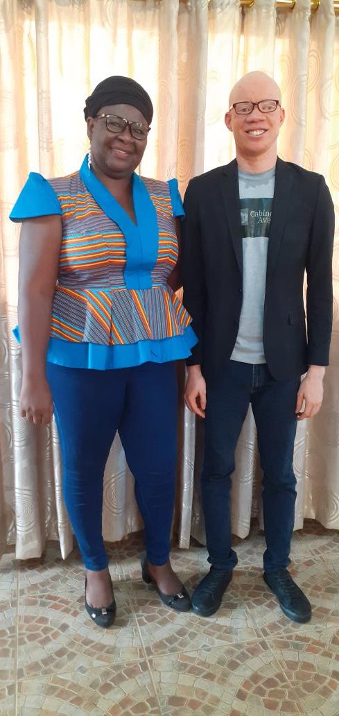 GuineeGDD's tweet photo. Début de la formation sur le leadership organisé par le CABINET AVENIR à l'université Mahatma Gandhi de lambagni
1ere partie:INTRODUCTION GÉNÉRALE sur les CONCEPTS LEADERSHIP 
Un pour tous et tous pour la Guinée @Affelayfatima21
@blemoul @EngageesLa
@Ajpeg2
@MissFoulah
#onggdd https://t.co/noavbaVu47