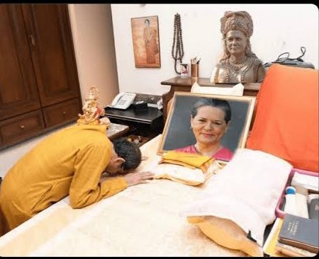 कुमार विनित सिंह (Sone Of Bihar) (@vinit_rss) on Twitter photo Uddhav is a traitor who licks shoes of Antanio Maino
He wants to make his Italian Masters happy
#उद्धव_तू_सोनिया_का_चमचा_है @KanganaStan <a href="/KanganaTeam/">Kangana Ranaut</a> @kangna_official <a href="/BJP4Bihar/">BJP Bihar</a> <a href="/IPRD_Bihar/">elon musk</a> <a href="/BJP4India/">BJP</a> <a href="/JPNadda/">Jagat Prakash Nadda</a> <a href="/Rajendrasingh32/">Rajendra Singh</a> <a href="/iam_ojha/">Rakesh Visheshwar Ojha</a> <a href="/Mayawati/">Mayawati</a> @hulaspandeybhr Uddhav is a traitor who licks shoes of Antanio Maino
He wants to make his Italian Masters happy
#उद्धव_तू_सोनिया_का_चमचा_है @KanganaStan <a href="/KanganaTeam/">Kangana Ranaut</a> @kangna_official <a href="/BJP4Bihar/">BJP Bihar</a> <a href="/IPRD_Bihar/">elon musk</a> <a href="/BJP4India/">BJP</a> <a href="/JPNadda/">Jagat Prakash Nadda</a> <a href="/Rajendrasingh32/">Rajendra Singh</a> <a href="/iam_ojha/">Rakesh Visheshwar Ojha</a> <a href="/Mayawati/">Mayawati</a> @hulaspandeybhr
