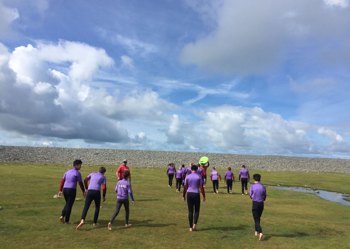 BlundellsSchool's tweet photo. On Sunday a group of 21 boarders headed to the beach at Westward Ho for some fun in the surf. They arrived in glorious sunshine to 3ft swell at low tide, perfect conditions for learning. Everyone had a great time. #LoveWhereYouLive #SurfSundays #Devon https://t.co/WV5eZrPTtP