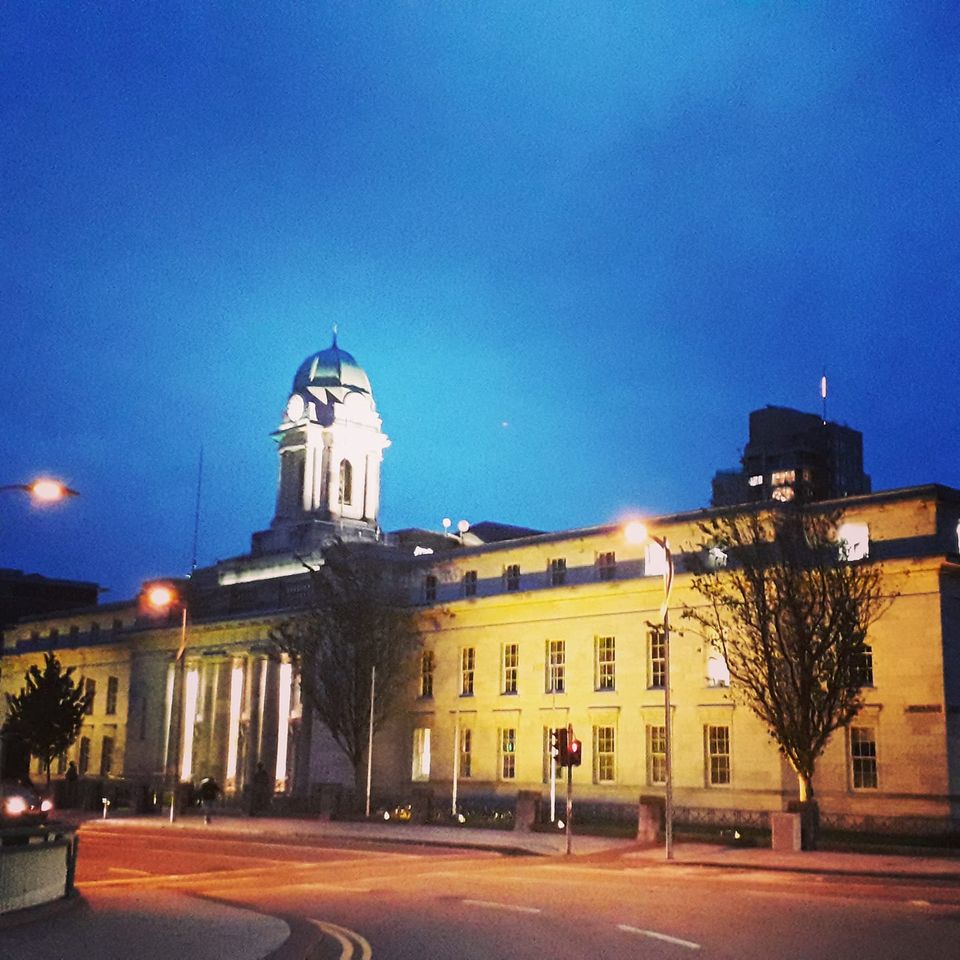 Cork City Hall lit up for World Suicide Prevention Day, thanks to Ard Mhéara Chorcaí Cllr. Joe Kavanagh for joining members of Shine a Light Suicide & Mental Health Awareness & Samaritans in marking the occasion. @ShineMental @corkcitycouncil @CorkSamaritans @unitymediacork