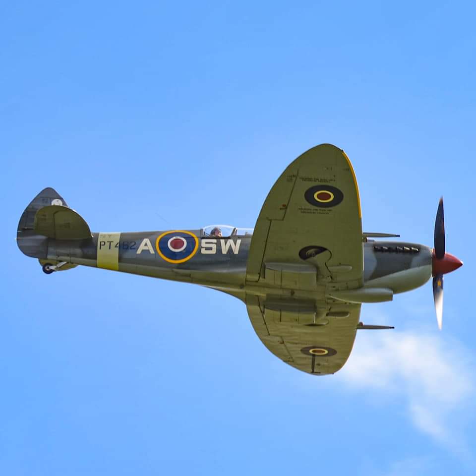 ABerryLloyd's tweet photo. Dream come true..flight in spitfire, took controls.. #looptheloops #barrelrolls #arielcollective #stugoldspink https://t.co/EyTpGUdqUW