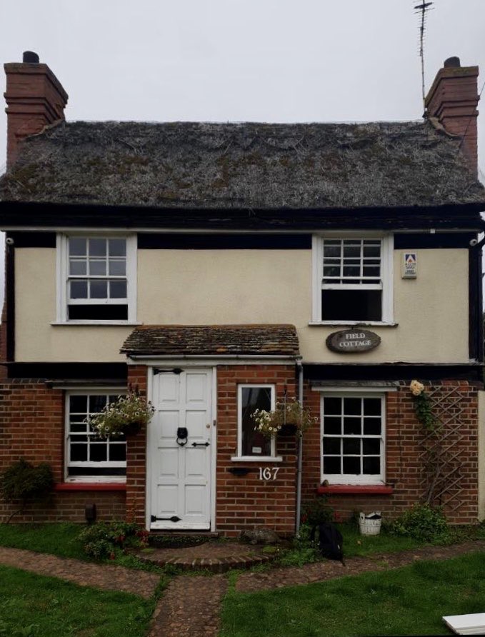 UFitSashWindows's tweet photo. Beautiful little house in #Chelmsford🌟4 of our trademark #uPVCSashWindows installed putting this house back to its former glory😍 Swipe for a before pic➡️ and a closeup👌🏻 #sashwindows #sash #windows #doubleglazing #upvc #hometransformation #ukbuilders #windowfitter #essexhome https://t.co/qlrKqBi2RE