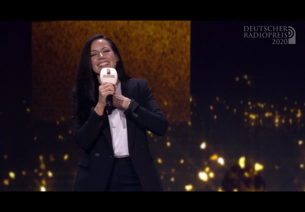 Den Deutschen #Radiopreis 2020 in der Kategorie "Beste Moderation" gewinnt Sinah Donhauser von Radio Hochstift. Herzlichen Glückwunsch! #drp20 #drp #NRW