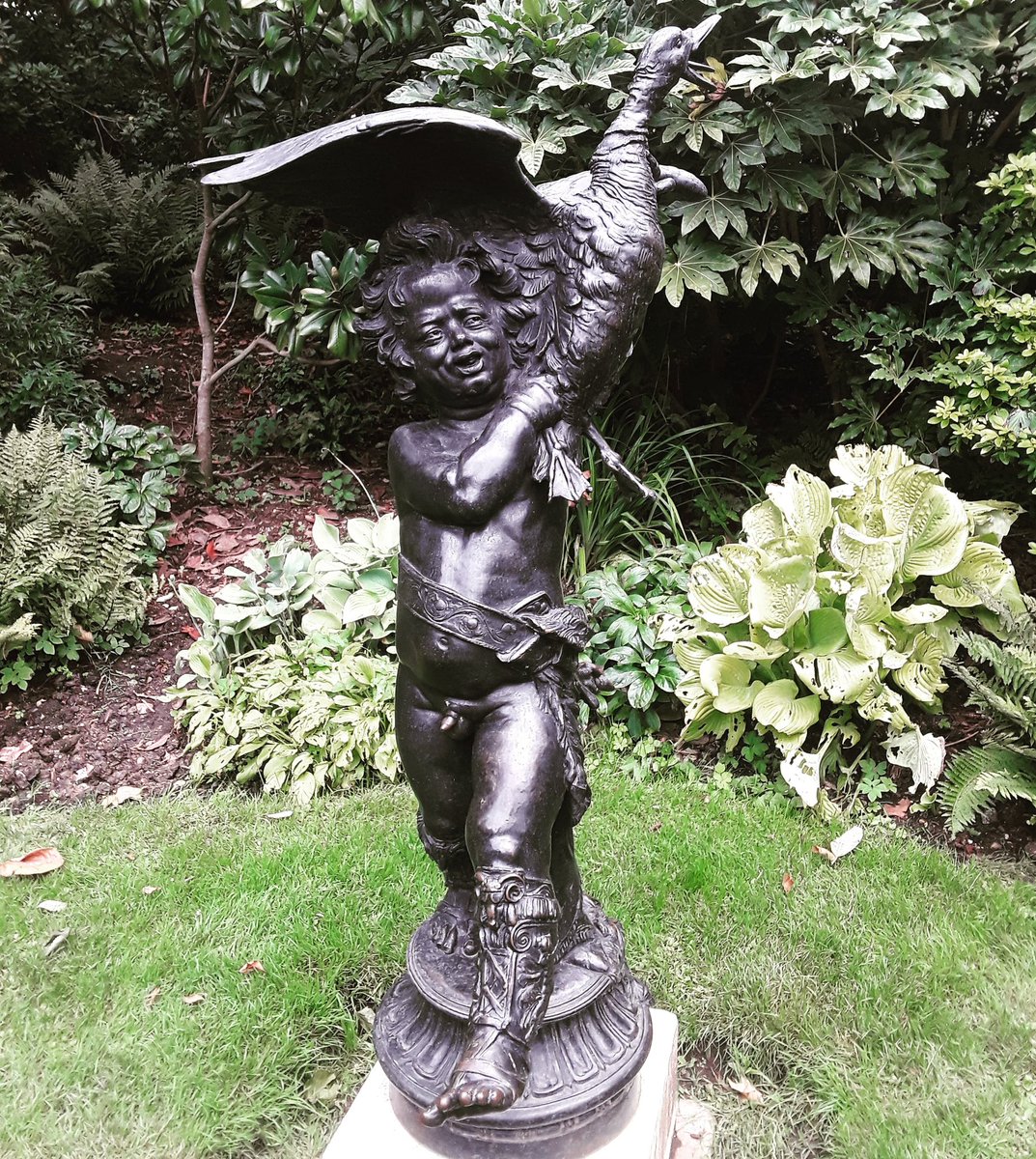 LondonersLondon's tweet photo. My 153rd #LondonersLondon tip for #Marylebone - The #MightyHunter #Statue in @theroyalparks #TheRegentsPark.#QueenMarysGarden an @HistoricEngland #GradeIiListed #Bronze. Designed by #AlbertHHodge. Donated by artist #SigismundGoetze. Sister to #LostBow
#LetsGuide #UniquelyLondon https://t.co/hENmMetU10