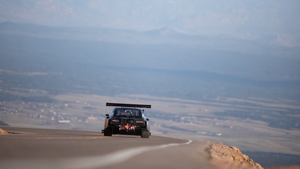 BCRacingNA's tweet image. #pikespeakhillclimb action with @ shawnb26 and his full carbon, #LSswapped 240z. Equipped with our 3-way #ZRseries custom coilovers, and @bcforgedna TD01’s! • #bcracing #bcracingna #bcforged #bcforgedna #customcoilovers #go4gold  #globaltimeattack #pikespeak