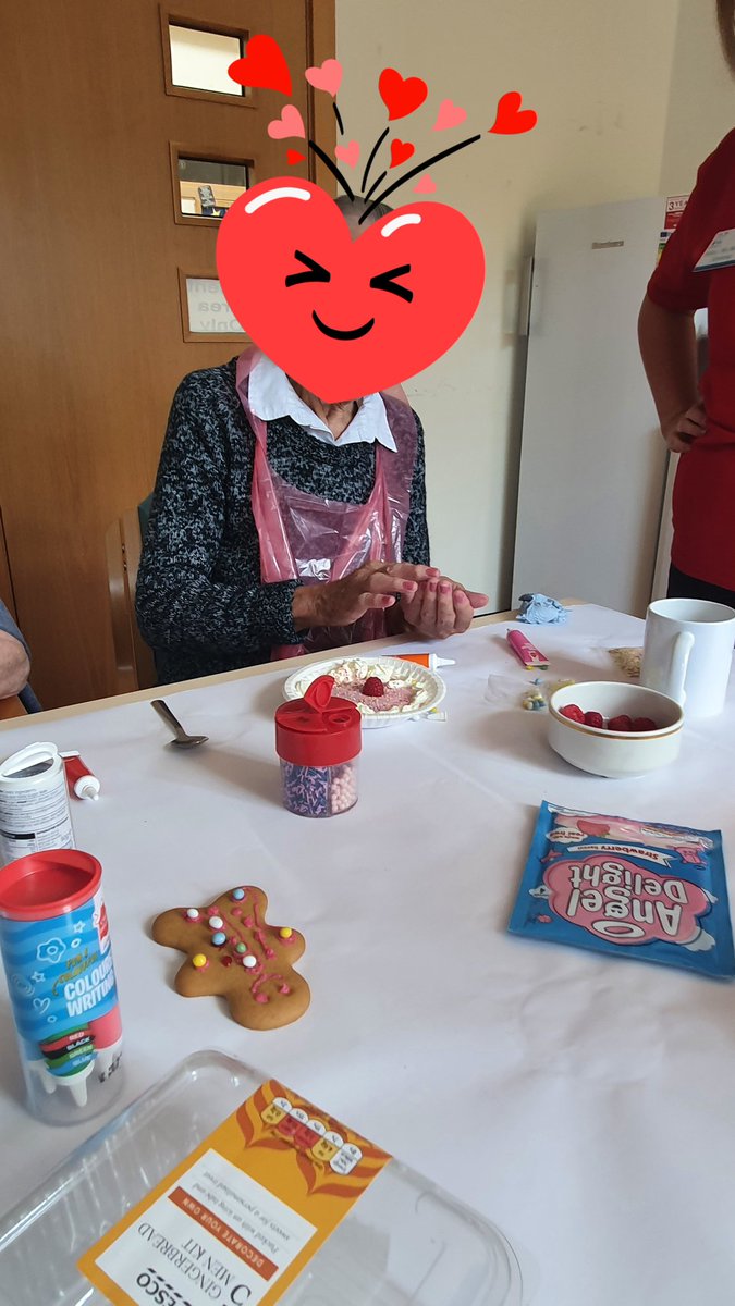 michaelaj1976's tweet photo. The @MHMWales team had a lovely time today supporting patients to make yummy strawberry pudding and decorating biscuits followed by group chats. Thank you ward 2 at #Angelton Clinic #bridgend @CwmTafMorgannwg for your continued support 🙌 https://t.co/nBU3xh6fxQ