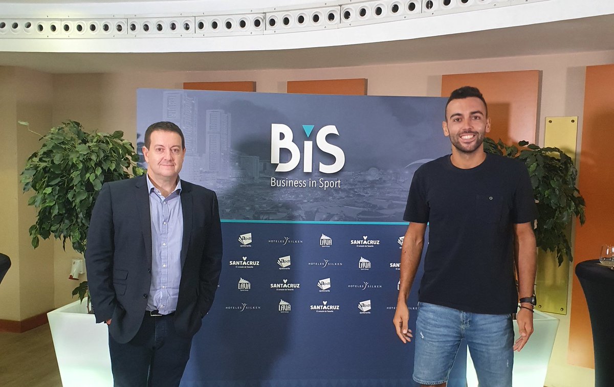 gregohdez3's tweet photo. 📊🏀😷 Marketing, baloncesto, comunicación y la "nueva normalidad" en #deporte . De la mano de @mdaswani y @ADaimiel by @BiSportES con @ACBCOM y @RICARDODEDIEGO ¡Buen rato! https://t.co/IBUyQLmoon