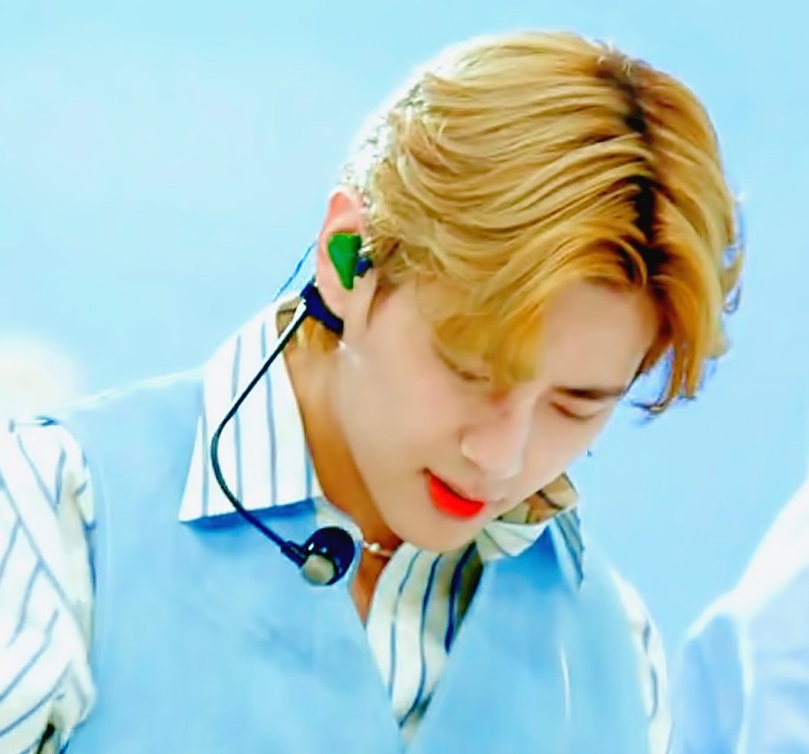 taezonie's tweet photo. # He prince blue v

#V #taehyung #PrinceV @BTS_twt https://t.co/V5Q2XHDIYH