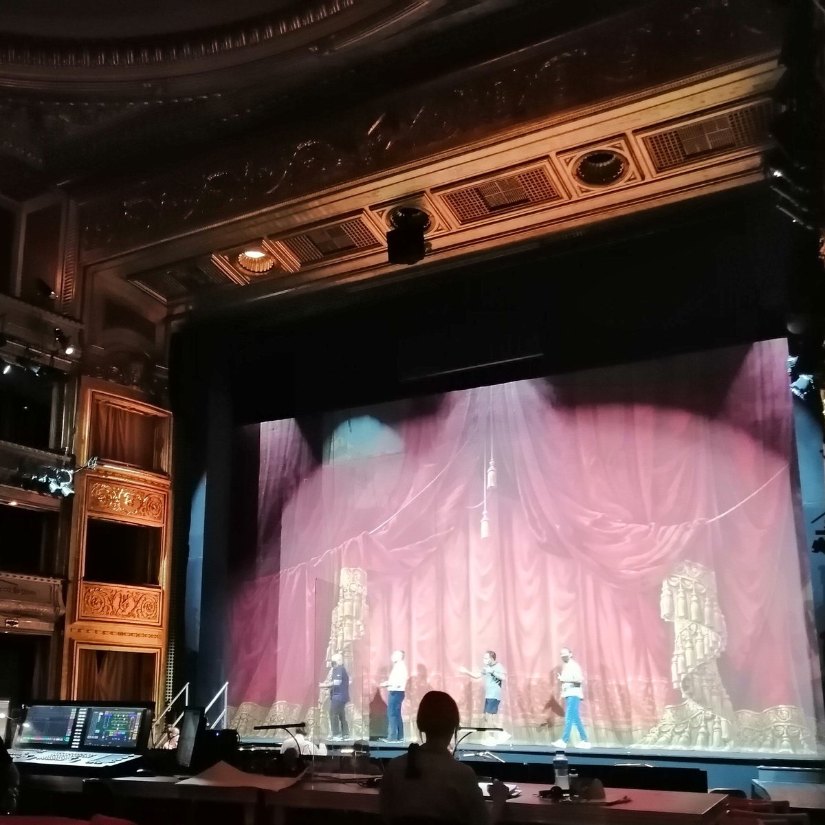 Llegamos al teatro!!!
@teatrodelazarzuela #zarzuela #lavidabreve_tz #latempranica_tz