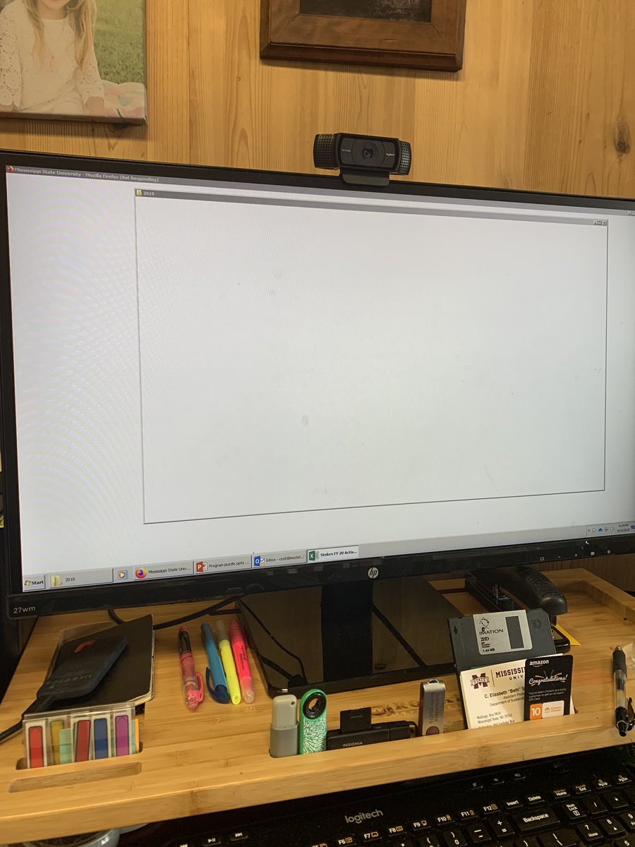 wood_sci_doc's tweet image. Pretty sure my computer just decided that it’s work day is over. #notresponding #computerlife #PIstruggles