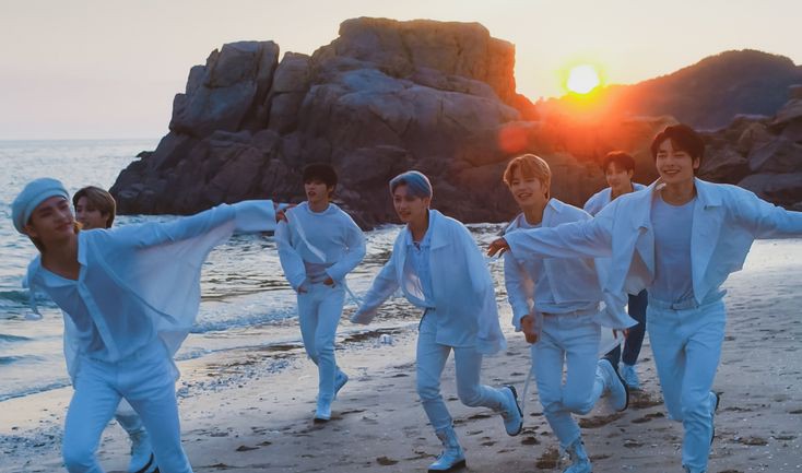 lNoraLix's tweet photo. I'm always looking for my way with the blueprint
The answers the world has given to me are wrong.
I always dream of my blueprint coming true 💙🎶
I'll always stay with stray kids 8 https://t.co/ODeQ48mTEK