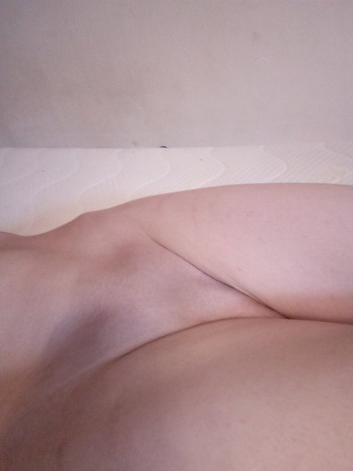 1 pic. #nsfw #femboy #gay #pansexual #lewd #ass

First real booty pic @.@ 

I had a full shaving session