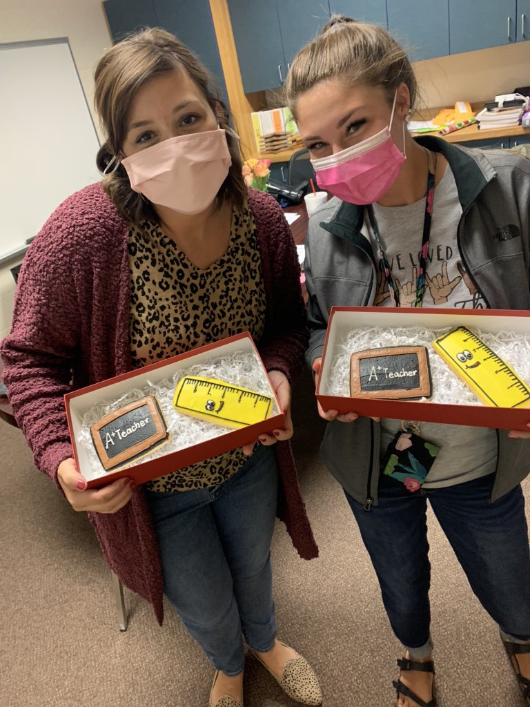 CurleeKailey's tweet photo. Last week we met Mrs. Harris and Mrs. Morris from @PoynterBulldogs After working together in breakout rooms, we totally hit it off! These sweet ladies sent over these yummy cookies today to surprise us!! Perfect example of #CrowleyPrideUnified thank you to our new BFFs!!! https://t.co/8X975Fn7f8