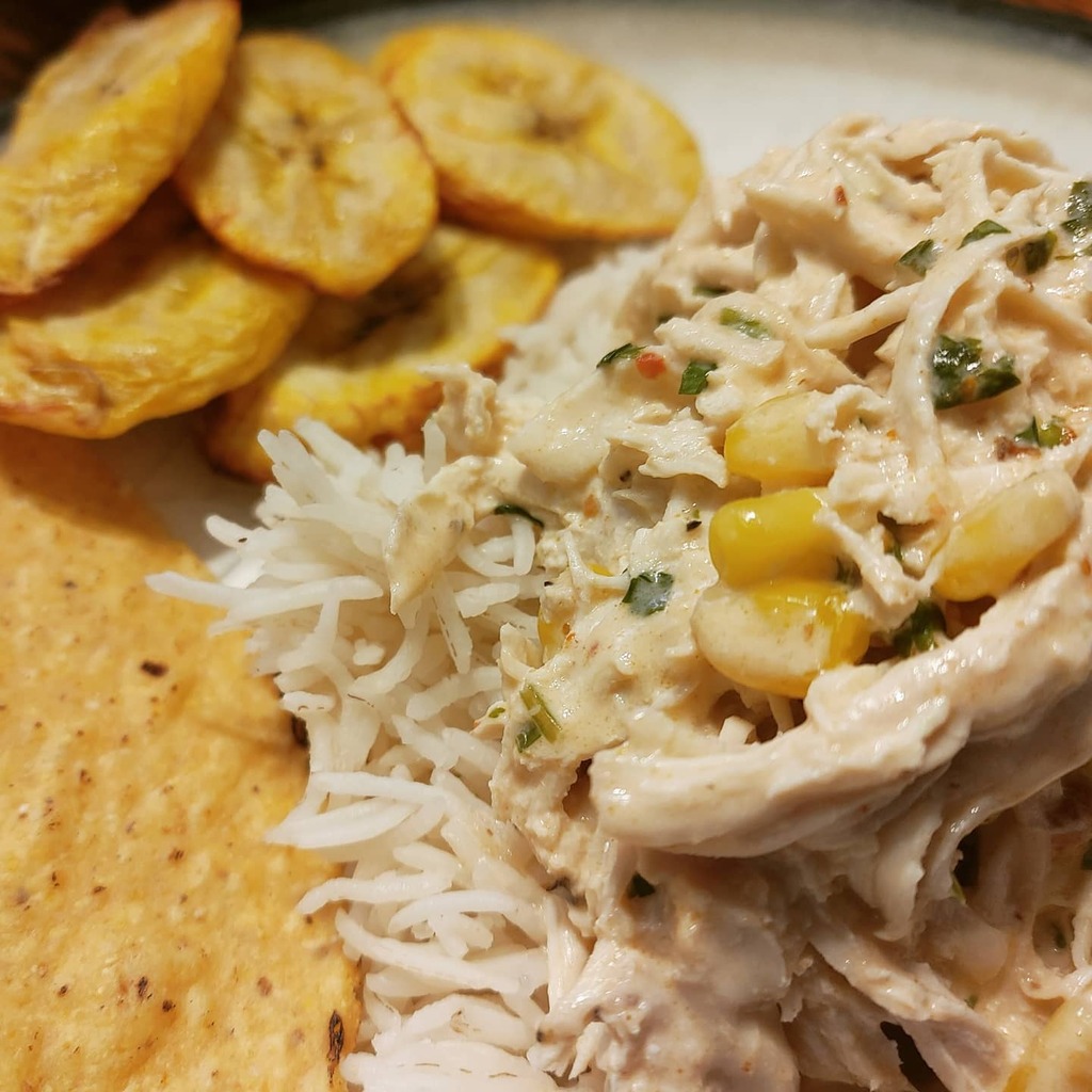lgwapnitsky's tweet photo. #cookingastherapy creamy chipotle chicken over white rice, fried plantains, tostada #dadinthekitchen #LeisureFoodLarry https://t.co/2D3SdQ6onp https://t.co/l3EctsYgGr