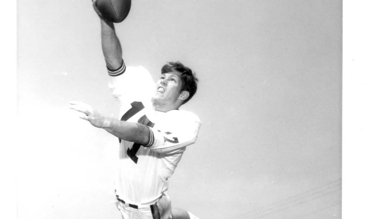 SCFootballHOF's tweet image. #HBD Charlie Waters! #SCFHOF20
@NAYellowJackets @ClemsonFB @dallascowboys