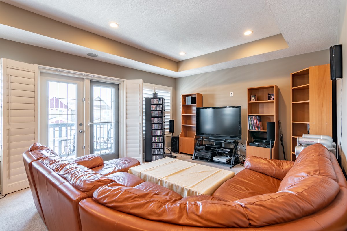 HCinCalgary's tweet photo. 239 Copperpond Bay SE in Copperfield
Just reduced to $475,000
MLS #A100956
For all the pictures and details - https://t.co/RSxdIfDUMH #copperfield #secalgary #pricereduced #community #copperpond #calgaryhomecollective #chclisting #chcgroup #calgary #home #collective #remaxlisting https://t.co/ksJRa8AWkY