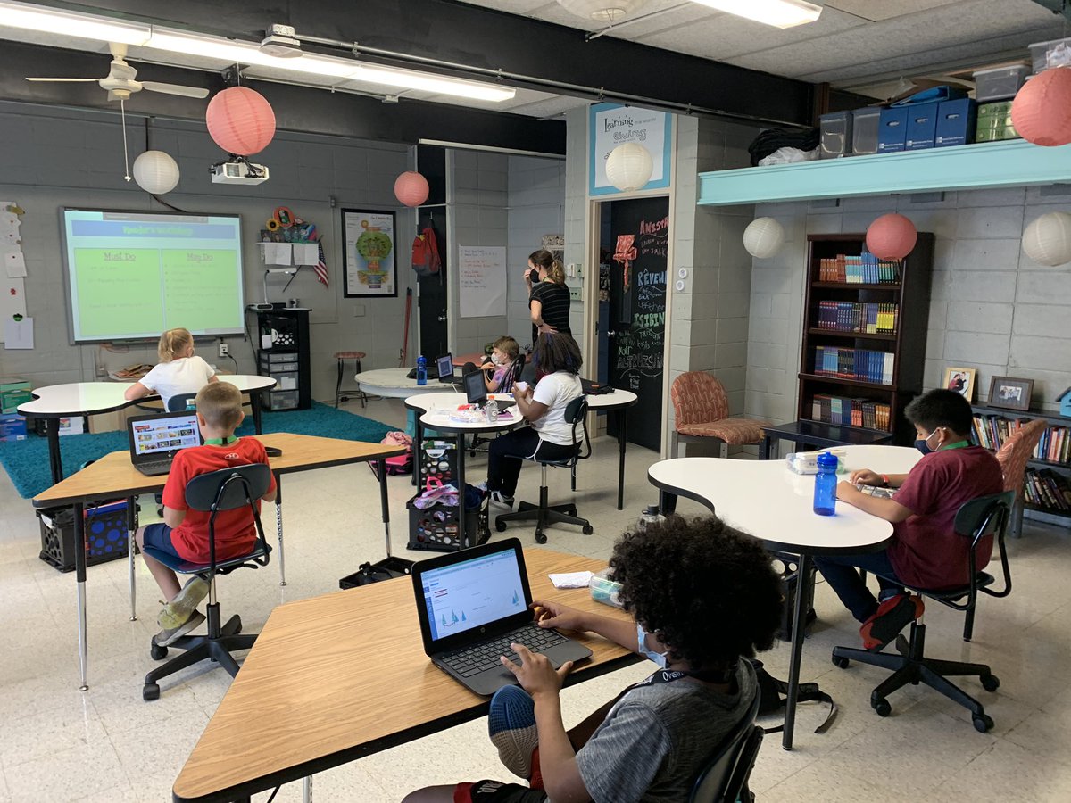 JohnJungmann's tweet photo. Finished the day w visits to @CowdenSPS and @sherwoodsps - so much to celebrate as our students are hard at work and engaged in new learning @officialSPS https://t.co/T8giLYDeVB