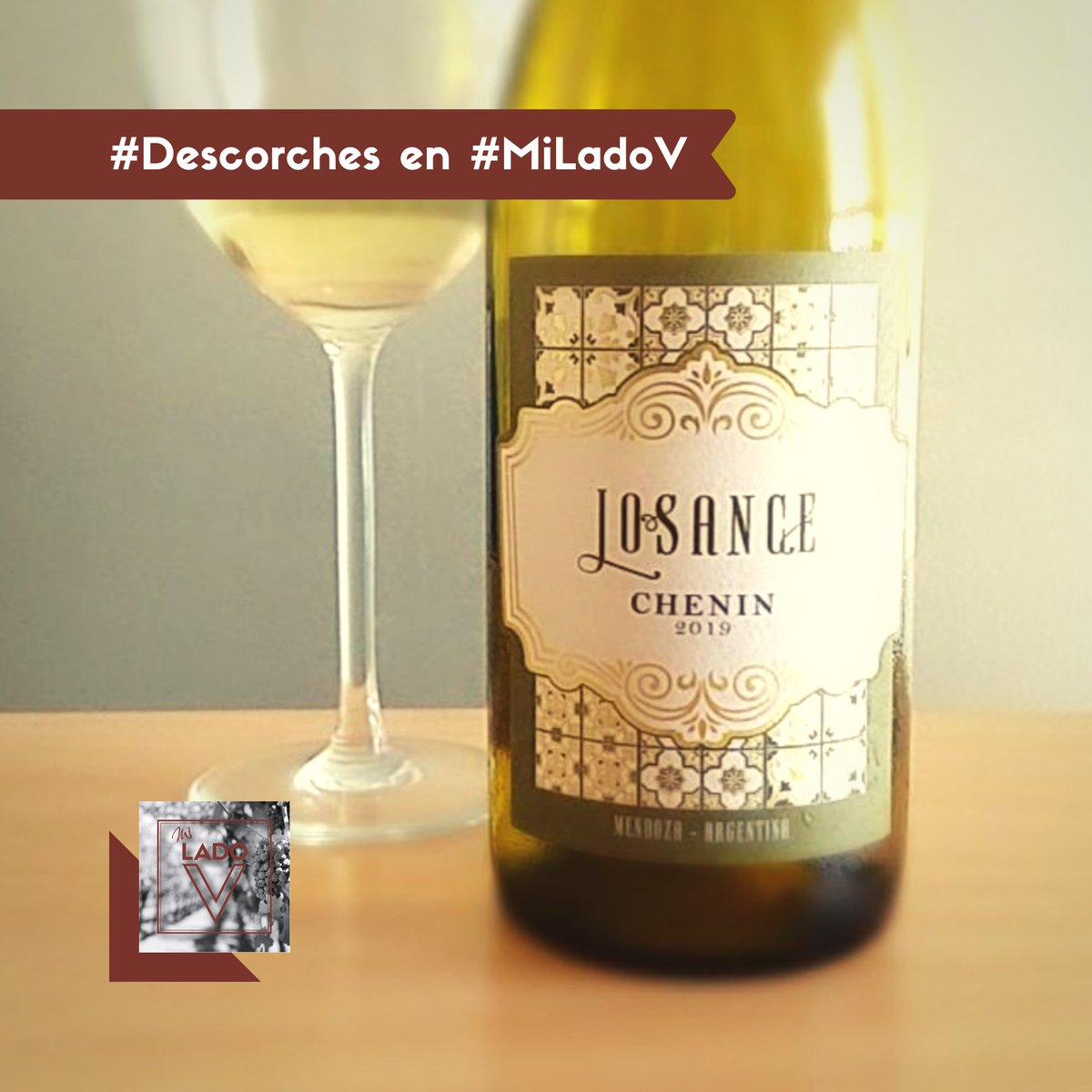 miladovcom's tweet photo. 🍷 [#Descorches en #MiLadoV]
El año pasado #LoSance sumó al porfolio, 4 vinos tranquilos, todos blancos. Entre ellos, este #Chenin.
Se muestra expresivo (fruta blanca y floral). En boca, suma complejidad. Bajo alcohol, muy buena acidez y un final que pide otra copa.
😉🍷 https://t.co/MT0aKvm49S