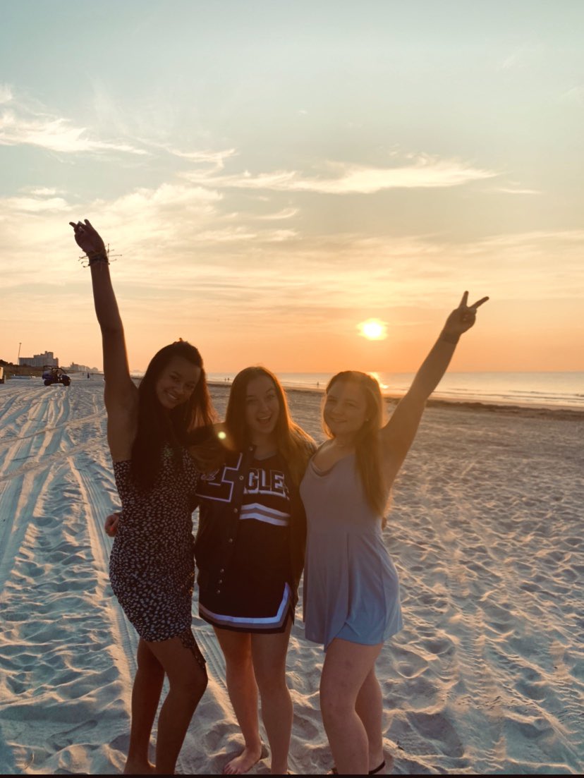 shy3nn333's tweet photo. some fav memories of summer 2020 :) https://t.co/ul0cbiDHUE