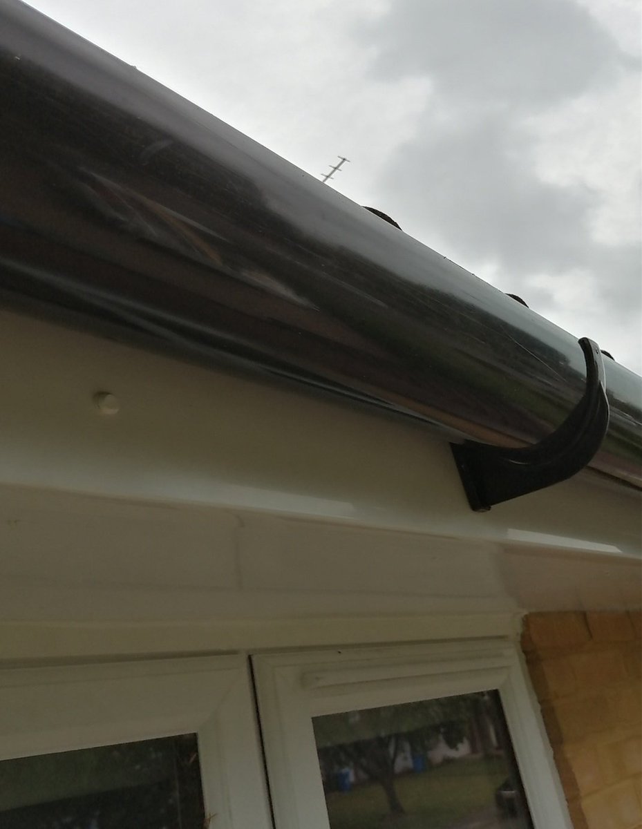 NCRoofinguk1's tweet photo. Fascia, soffit and guttering job completed in Bracknell #ncroofing #ncroofinguk #sandhurstroofer #bracknellroofer #roofingcompany #sandhurst #bracknell #berkshire https://t.co/Rrk38E2c8U