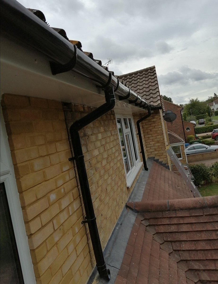 NCRoofinguk1's tweet photo. Fascia, soffit and guttering job completed in Bracknell #ncroofing #ncroofinguk #sandhurstroofer #bracknellroofer #roofingcompany #sandhurst #bracknell #berkshire https://t.co/Rrk38E2c8U