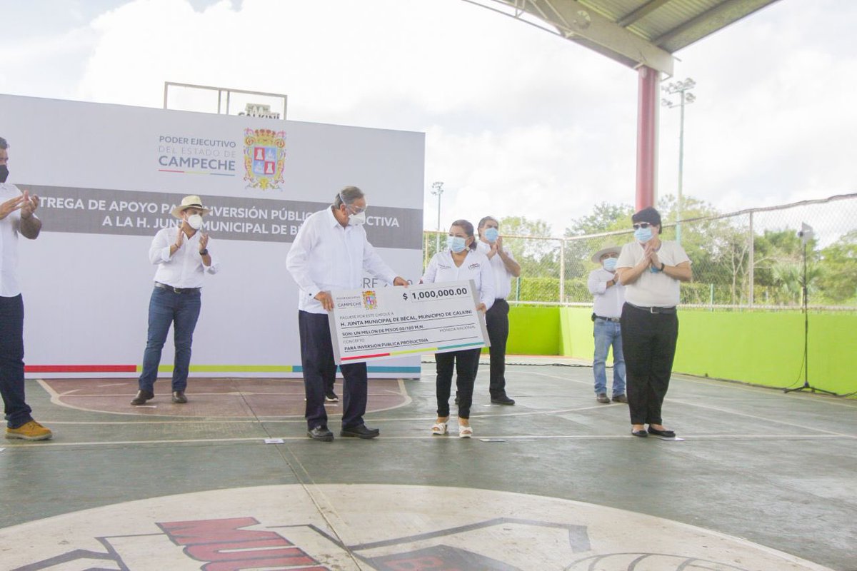AysaGonzalez's tweet photo. En Bécal, entregamos apoyos de inversión pública productiva para que la Junta Municipal cumpla sus propios compromisos, como el desarrollo de proyectos productivos o generación de empleo a través de obras comunitarias. https://t.co/xlqgT5W05S