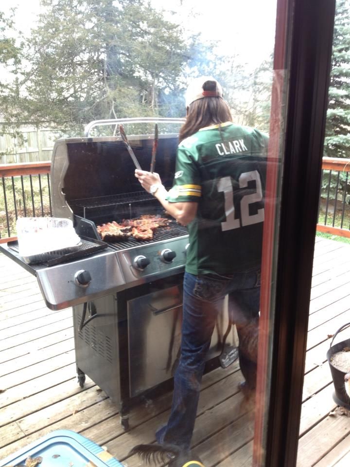 TerriClarkMusic's tweet photo. And football is back!! Who are you rooting for this year? #GoPackGo https://t.co/NT3vaxPAkB