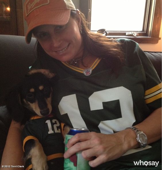 TerriClarkMusic's tweet photo. And football is back!! Who are you rooting for this year? #GoPackGo https://t.co/NT3vaxPAkB
