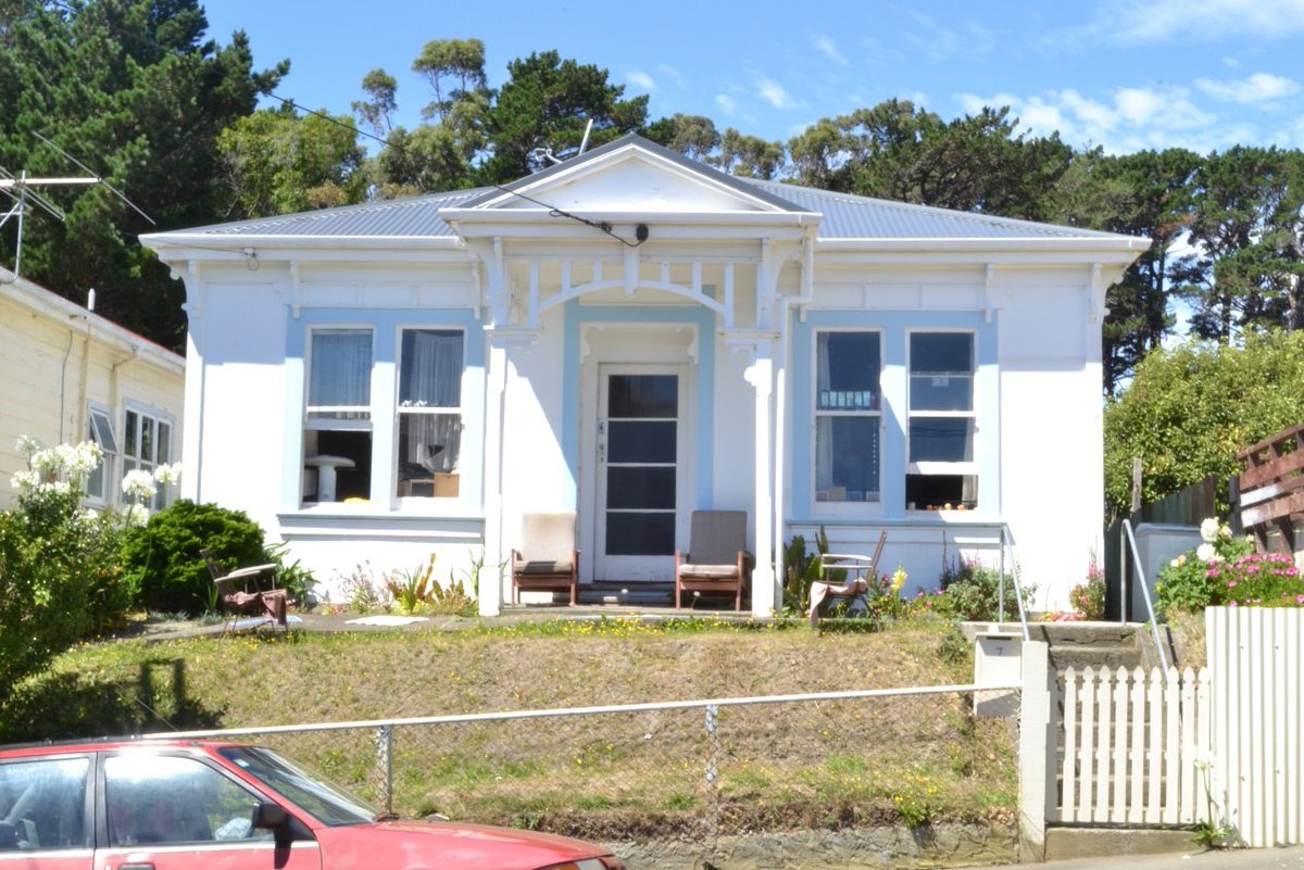 7 Seddon Terrace. Built in 1908. Listed as "a good example of a modest single storey villa."