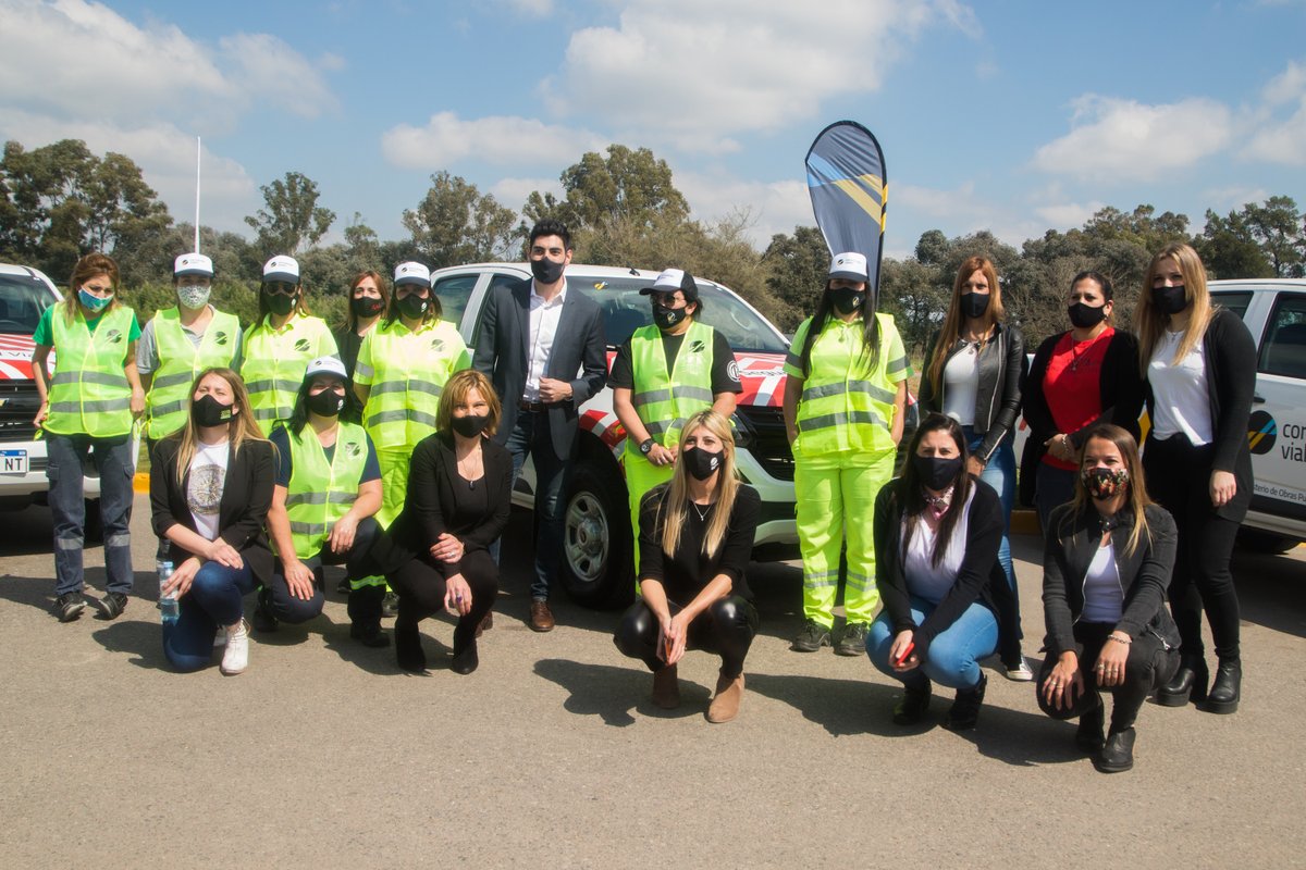 sutpapeajes's tweet photo. Hoy se realizó la presentación de 22 nuevos móviles que se destinarán a mejorar la Seguridad de todas las rutas administradas por Corredores Viales. Leé la nota completa y mirá las fotos en este link  👉https://t.co/ApXpQnk0rS https://t.co/pYCYFWkIXW